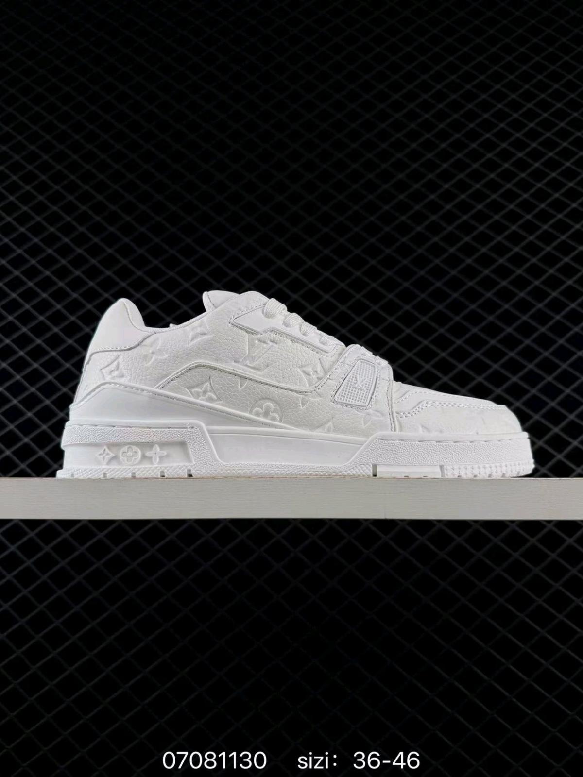 Looking for bulk buyers for shoes Contac We are professional - Altamonte Springs, Florida - FleaMarketBay