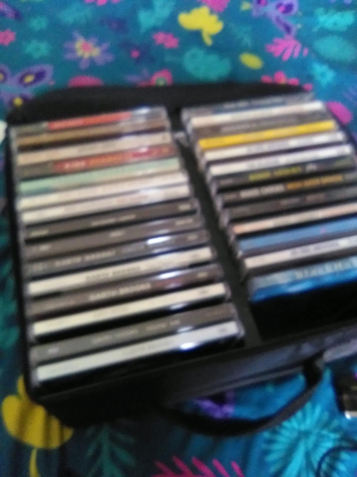 Im selling CDs and Samsung sound bar and they great conditio - Lexington, Kentucky - FleaMarketBay