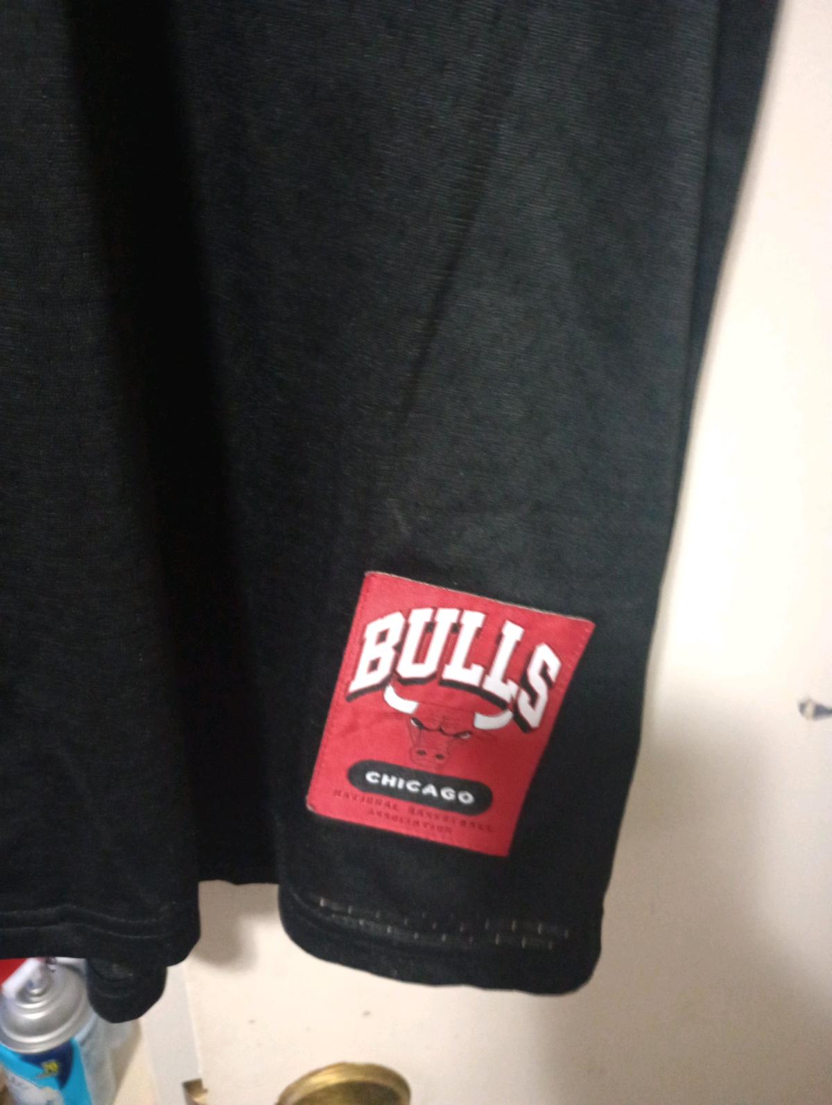 Bulls NBA Jersey shirt barley worn great shape - Campbellsville, Kentucky - FleaMarketBay