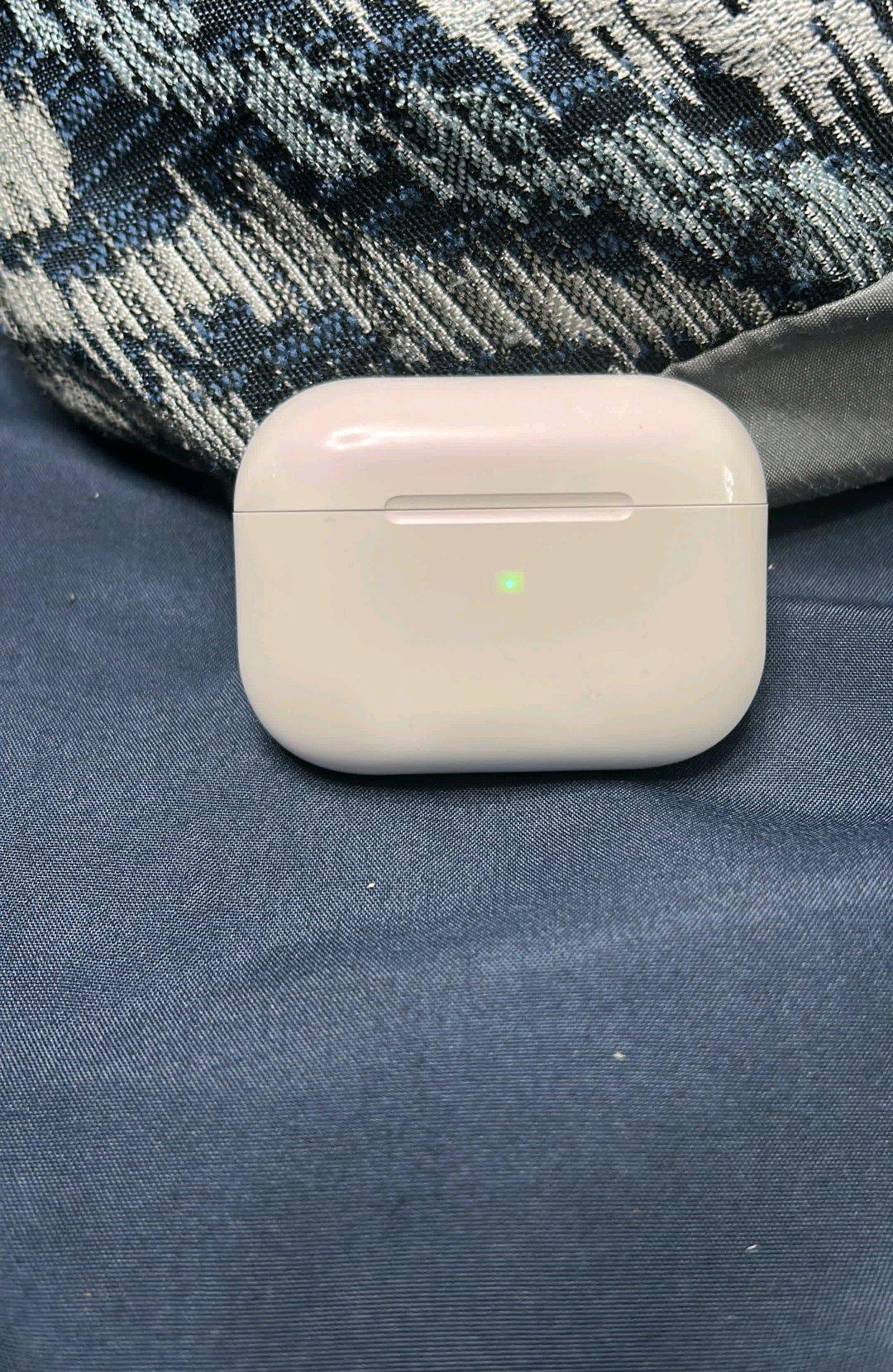 Apple AirPods Pro 3 with ANC - Glendale Heights, Illinois - FleaMarketBay