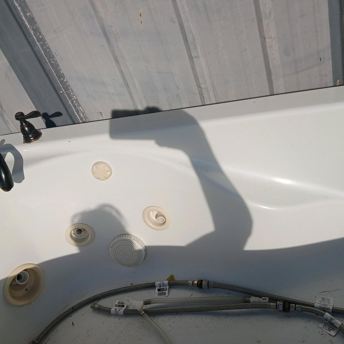 whirlpool white acrylic jetter Bathtub Jacuzzi - Mission, Texas - FleaMarketBay