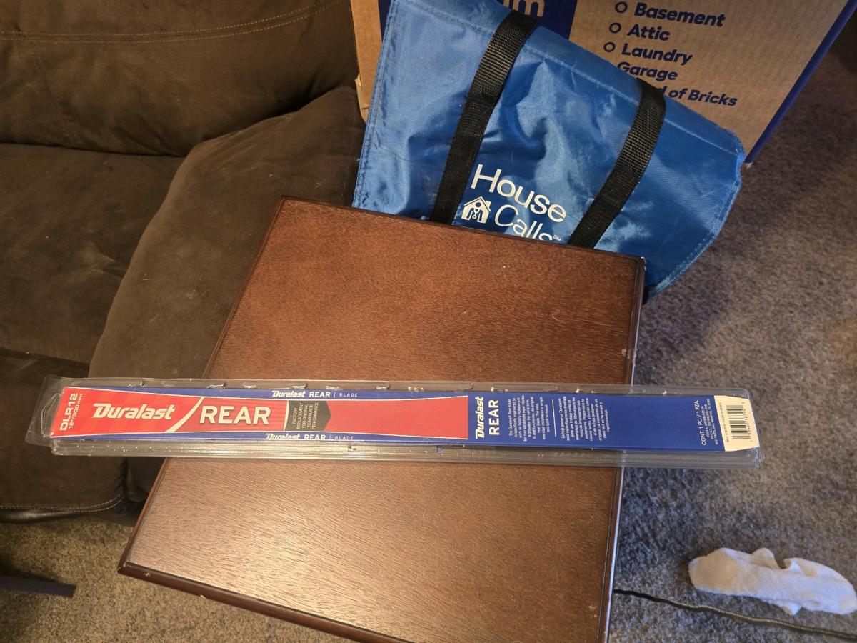 Duralast 12 Rear Wiper Blade DLR12  Brand New - Sulphur, Oklahoma - FleaMarketBay