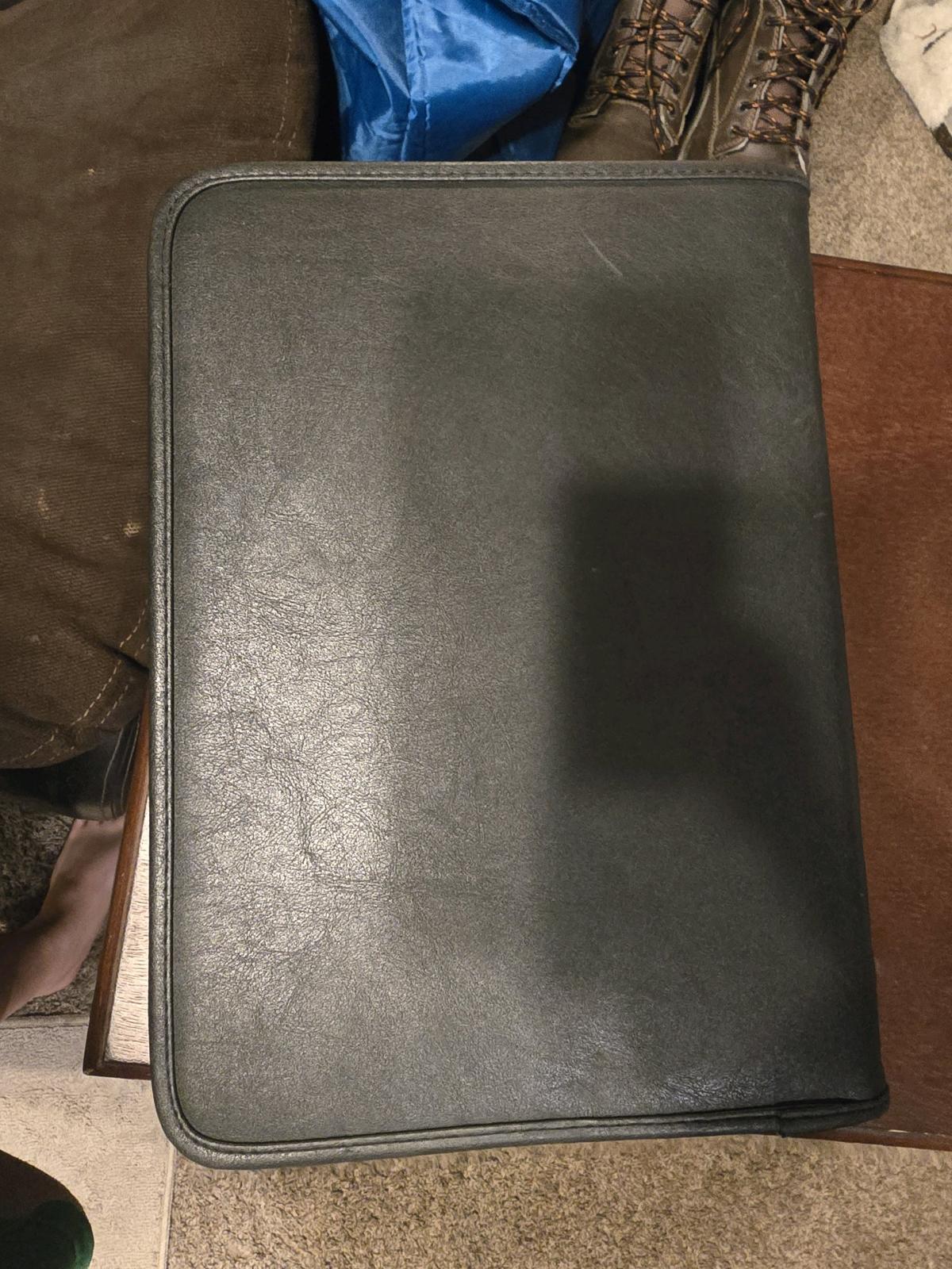 Leather Portfolio Professional Business Padfolio with Zipper - Sulphur, Oklahoma - FleaMarketBay