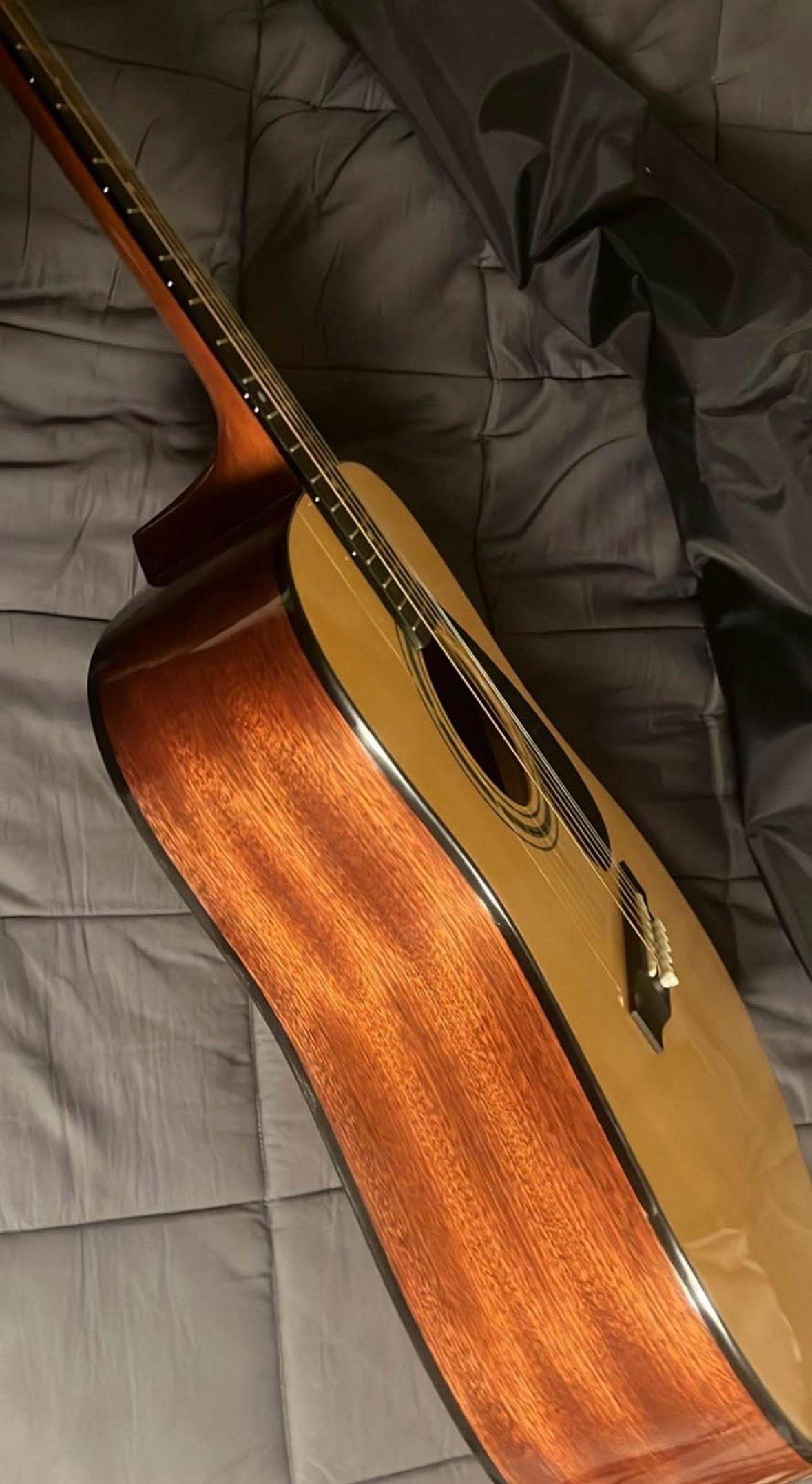 Yamaha Acoustic Guitar - Adelanto, California - FleaMarketBay
