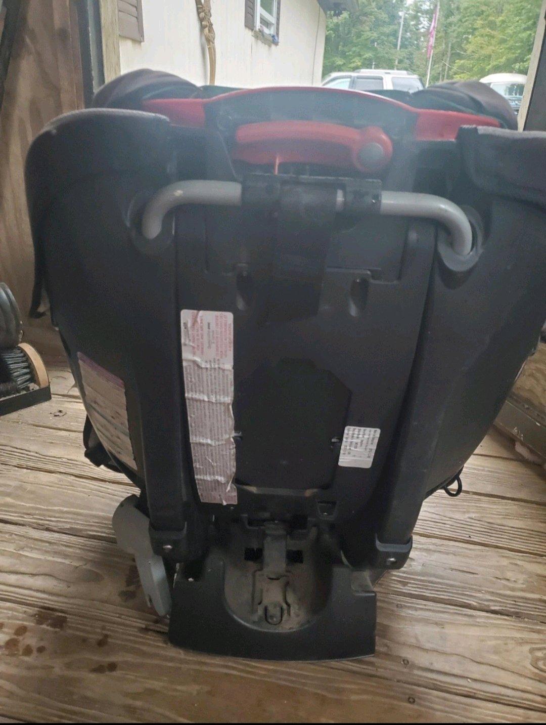 evenflo front facing carseat adjustable - Bradford, Pennsylvania - FleaMarketBay