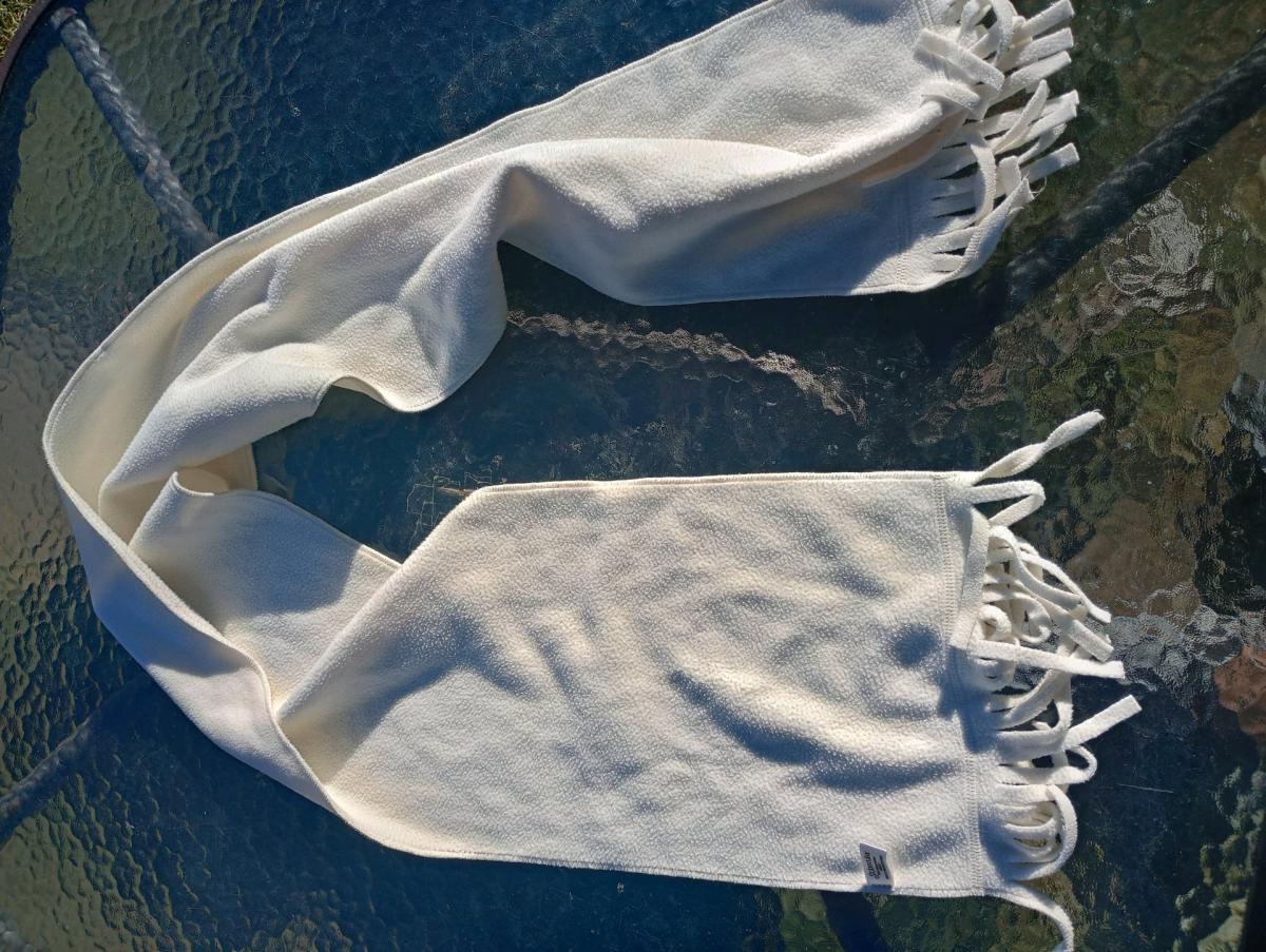St John Bay off white scarf nice like new - Campbellsburg, Kentucky - FleaMarketBay