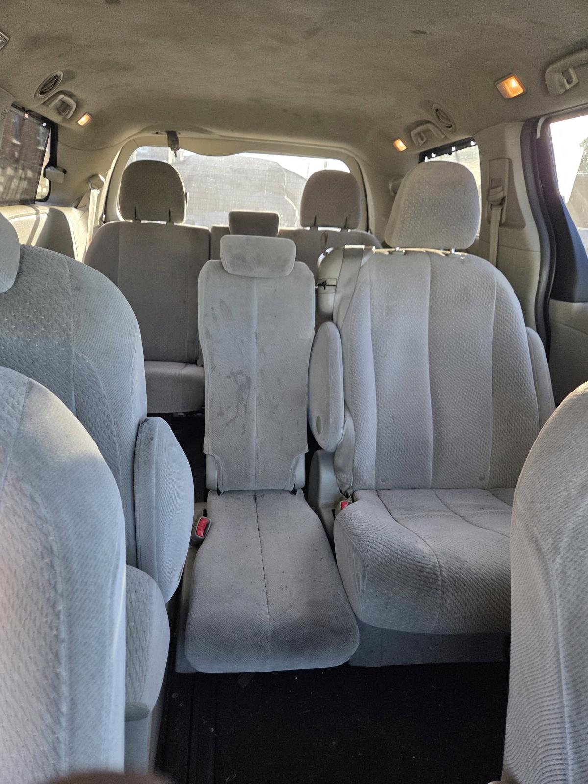 2011 Toyota Sienna LE in good condition - Philadelphia, Pennsylvania - FleaMarketBay