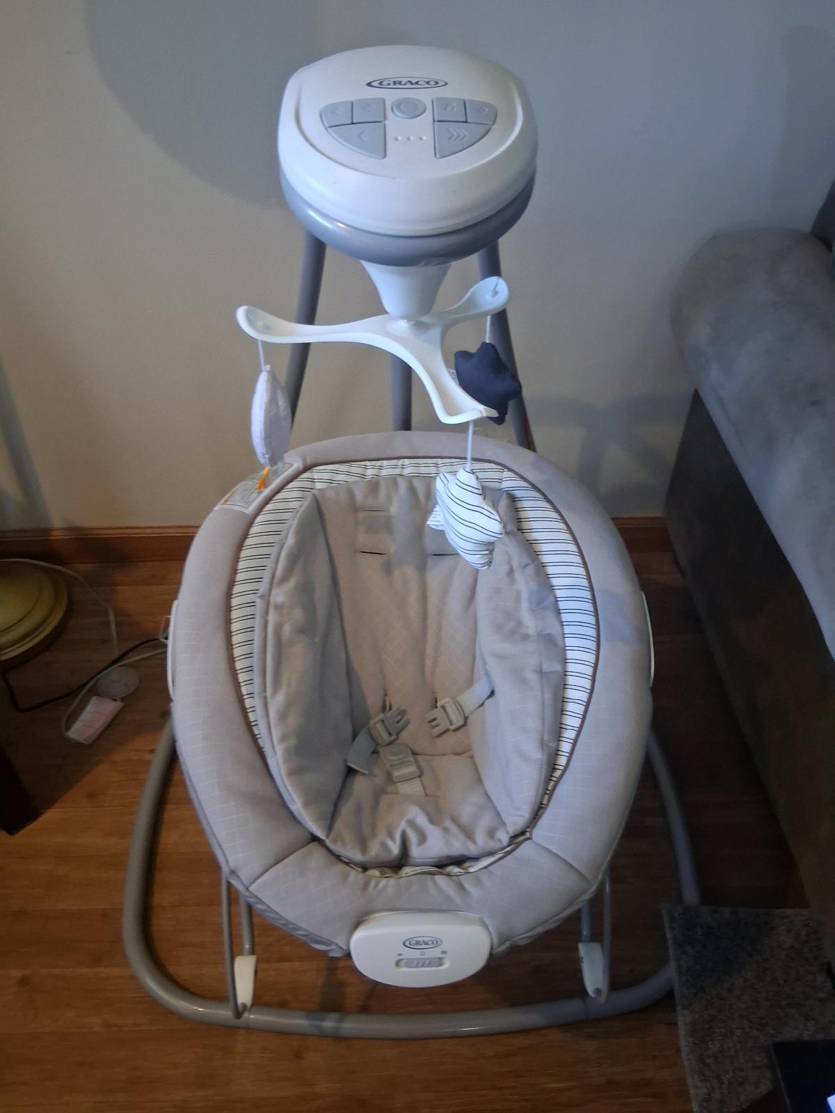 graco swing and bouncer - East Chicago, Indiana - FleaMarketBay