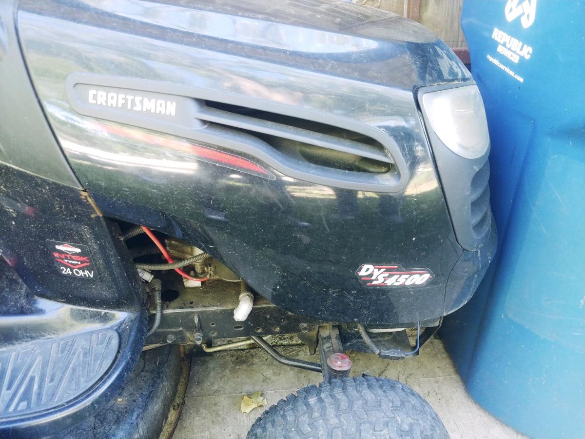 craftsman riding lawnmower with bag - Oak Lawn, Illinois - FleaMarketBay
