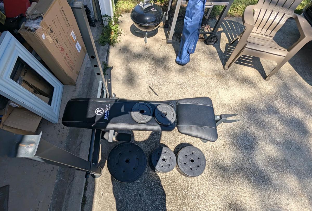 marcy weight bench with 100 lbs of weights - Port Orange, Florida - FleaMarketBay
