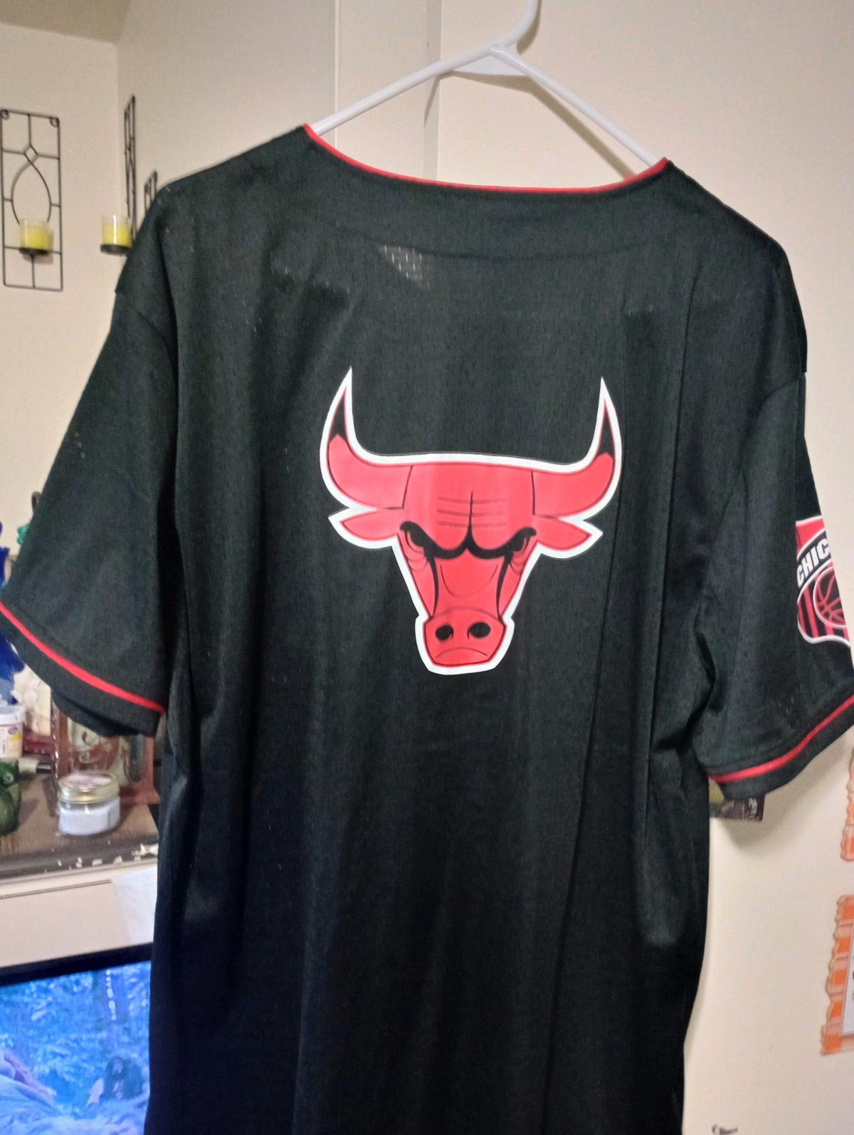 Bulls NBA Jersey shirt barley worn great shape - Campbellsville, Kentucky - FleaMarketBay