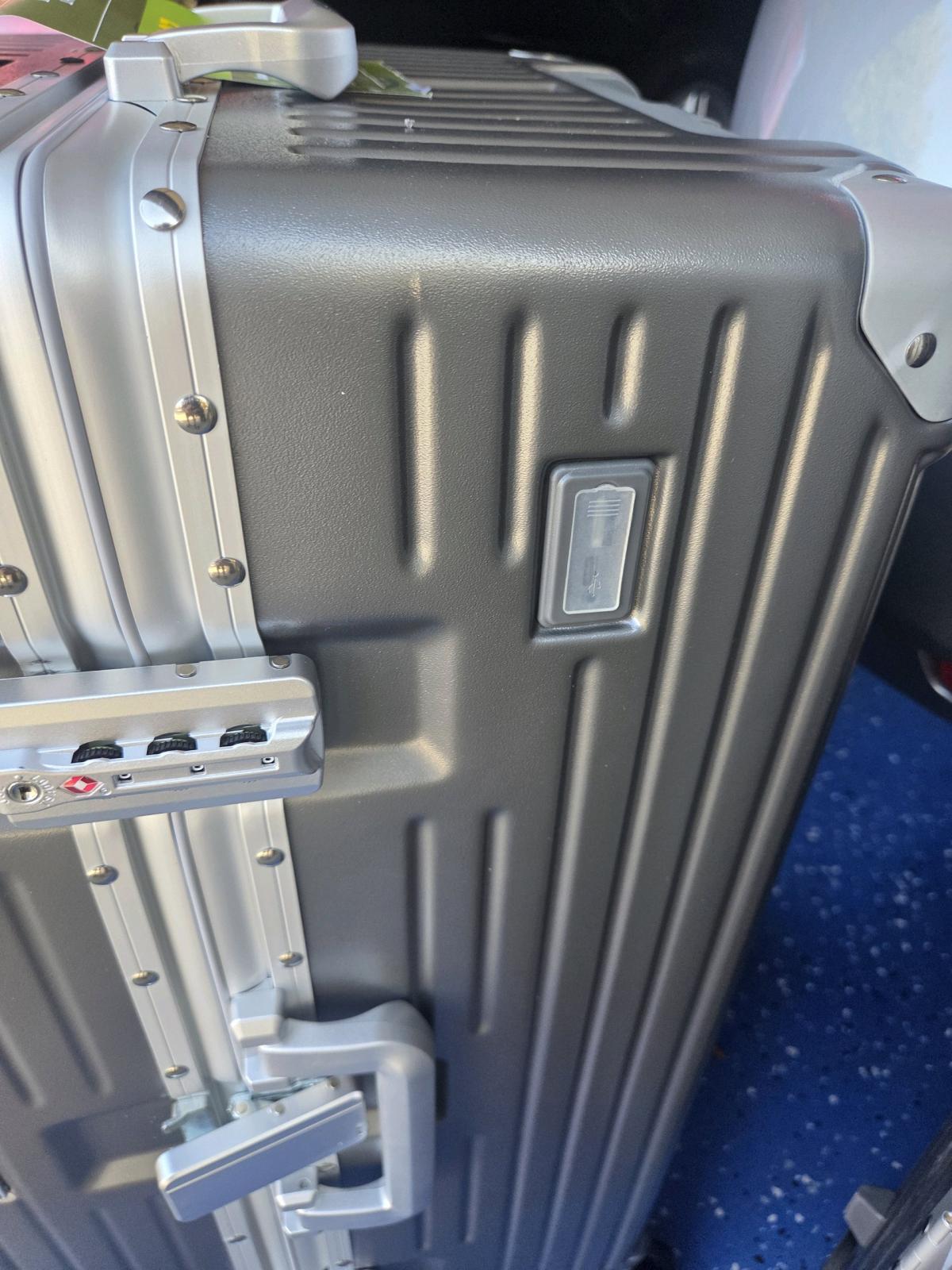 LUGGAGE - Palmdale, California - FleaMarketBay
