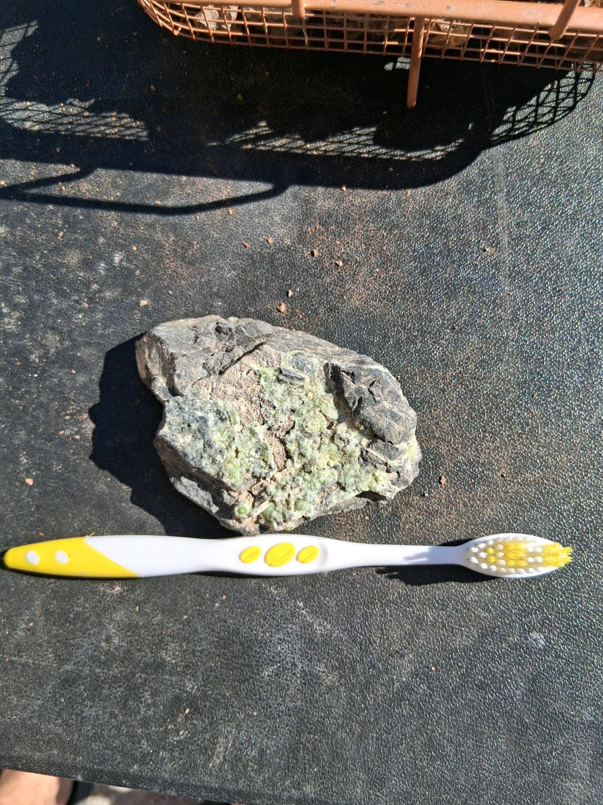 raw green waveillite display from Arkansas - Alicia, Arkansas - FleaMarketBay