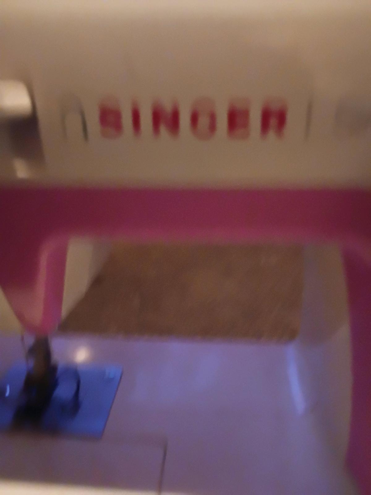 A Nice Pink  and White Singer Sowing Machine - Swansea, South Carolina - FleaMarketBay