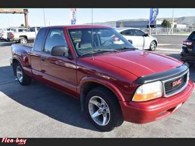 A GMC Sonoma 2002 model - Thumbnail 4