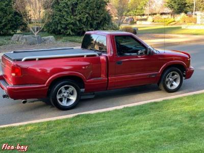 A GMC Sonoma 2002 model - Thumbnail 2