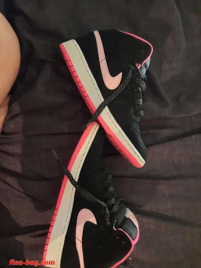 Ladies Jordan's sneakers - Thumbnail 2