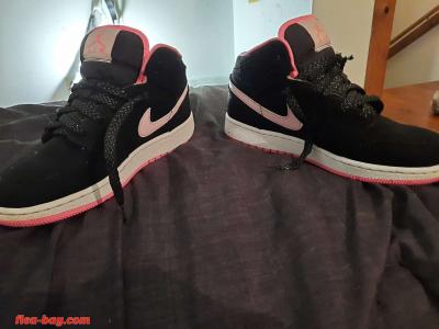 Ladies Jordan's sneakers - Thumbnail 3