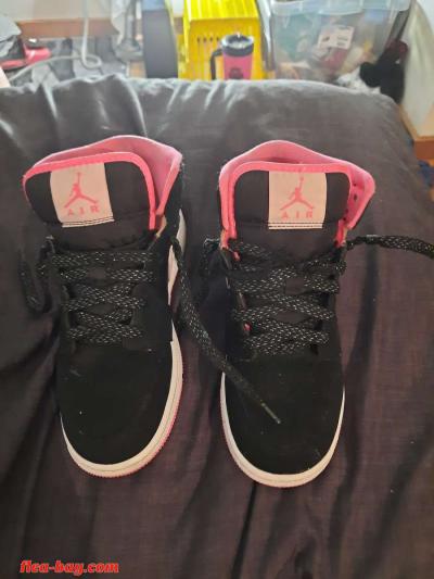 Ladies Jordan's sneakers