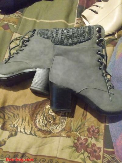women's boots in good condition never worn we're too small