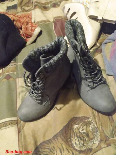 women's boots in good condition never worn we're too small - Thumbnail 3