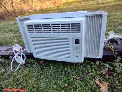 GE Appliances 6,000 BTU AC window unit - Thumbnail 5