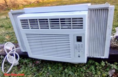 GE Appliances 6,000 BTU AC window unit