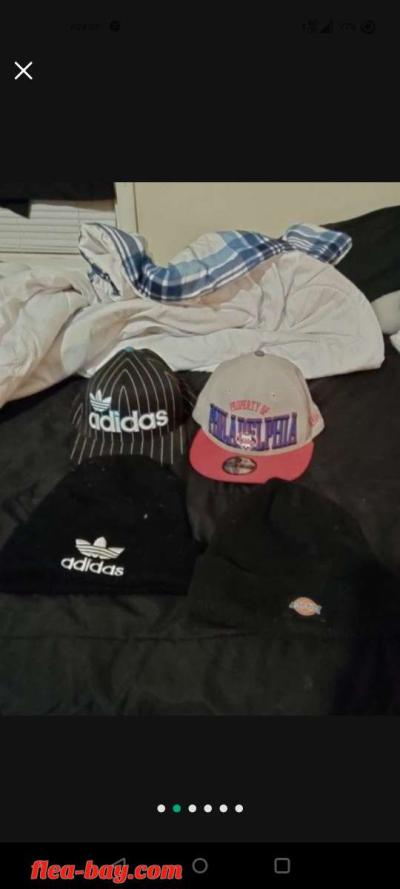 hats that were barely never worn excellent condition - Thumbnail 3