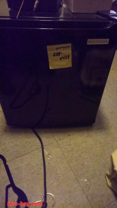 insignia mini fridge w freezer - Thumbnail 2