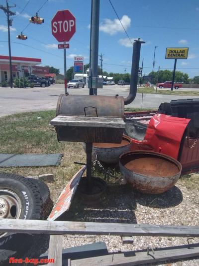 BBQ Pit - Vanderbilt, Texas