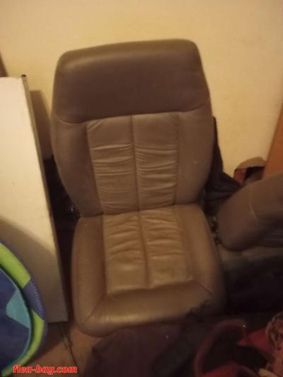 garage sale - Thumbnail 4