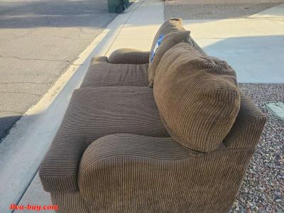 Free sofa - Thumbnail 2