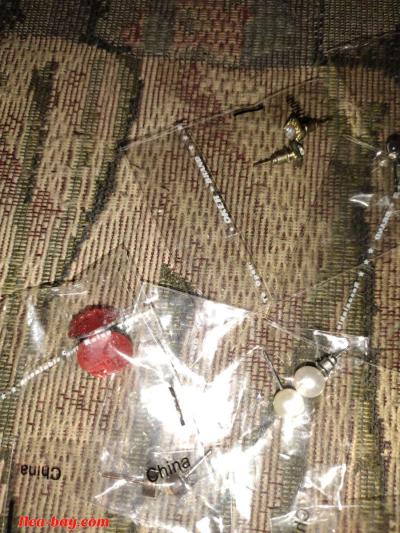 A bundle of post earrings - Thumbnail 3