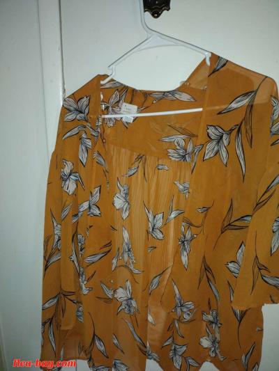 A ones sz fits all silk material like shurg NWOT - Thumbnail 3