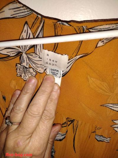 A ones sz fits all silk material like shurg NWOT - Thumbnail 4