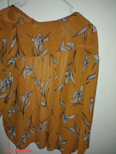 A ones sz fits all silk material like shurg NWOT - Thumbnail 2