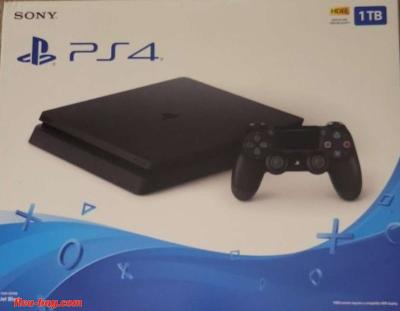 PlayStation 4 - Thumbnail 1