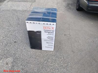 magic chef brand new mini fridge - Thumbnail 3