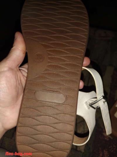 white sandals sz ten - Thumbnail 4
