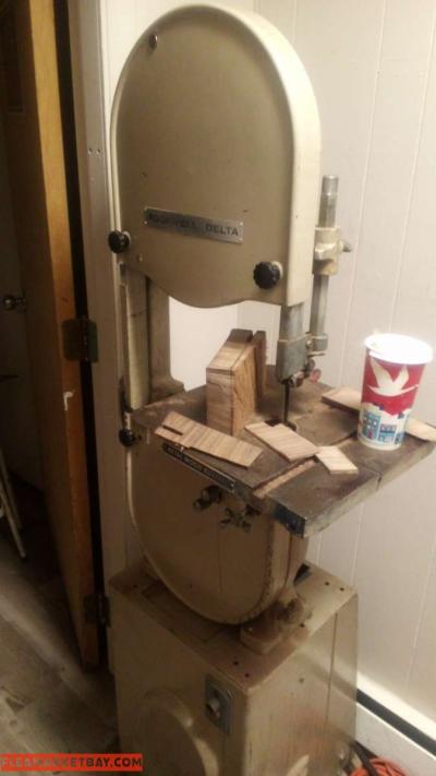 1970's model Delta/Rockwell industrial bandsaw,metal wood . - Thumbnail 6