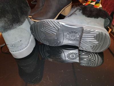WOMENS UGG BOOTS size 7 - Thumbnail 4
