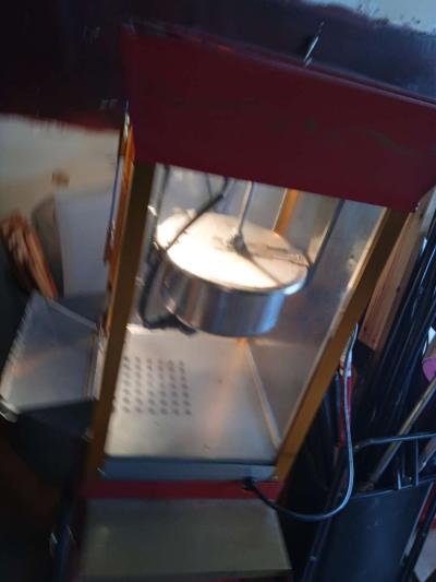 popcorn maker been used 3 or for times works excellent - Thumbnail 3