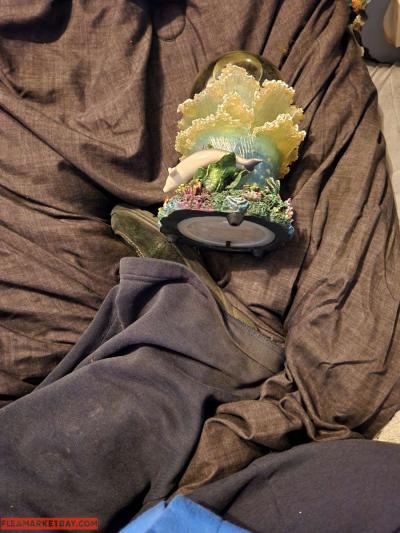 smaller dolphin globe - Thumbnail 2