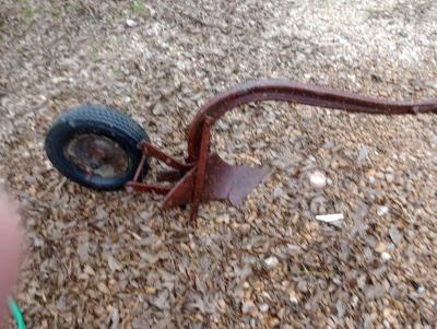 old pull behind plow - Kaufman, Texas