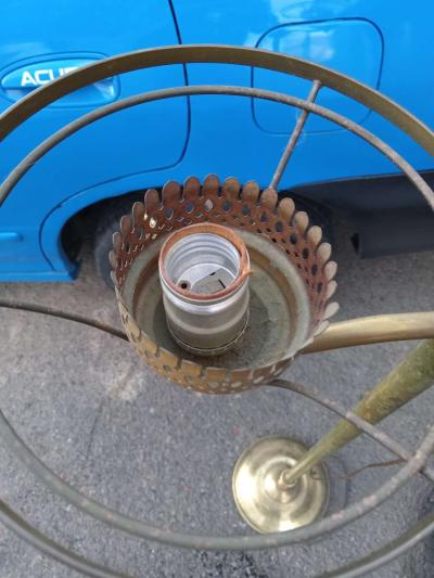 old school  lamp  in really good condition 28 dollars - Thumbnail 3