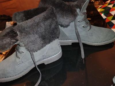 WOMENS UGG BOOTS size 7 - Thumbnail 5