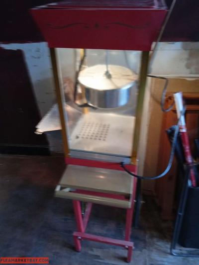 popcorn maker been used 3 or for times works excellent - Thumbnail 2