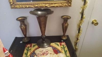 3 matching bronze vases - Thumbnail 1