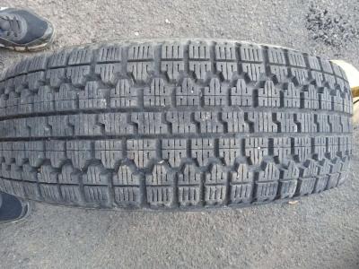 Really nice Tire with excellent tread 185 70 R14 - Thumbnail 4
