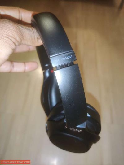 Sony WH-1000XM4 Bluetooth headphones - Thumbnail 2